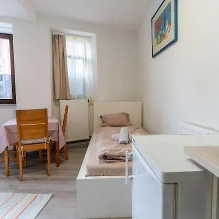 Apartment Schlosspaerkchen An Der Ecke Wiesbaden